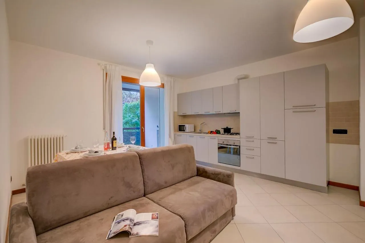 Apartman Magnolia - Happy Rentals Laveno-Mombello Olaszország